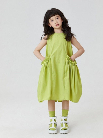 Stylish toddler dress with gathered pockets
