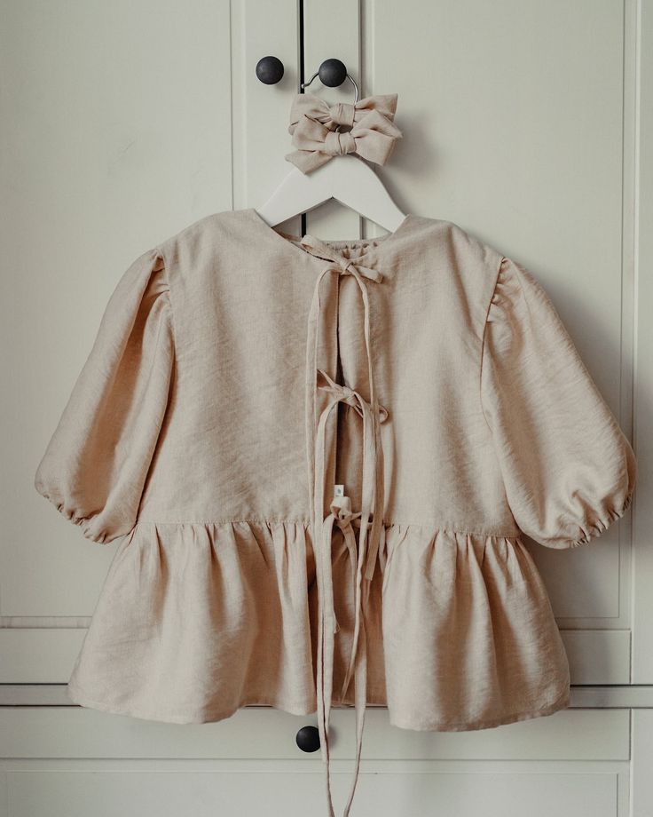 Peplum and shorts baby outfit with flowers

