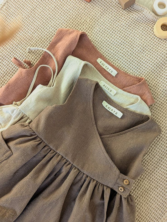 Linen pinafore dresses in beige and brown
